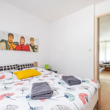 Apartment Sapi Happy Sunny Flat With A Garden *